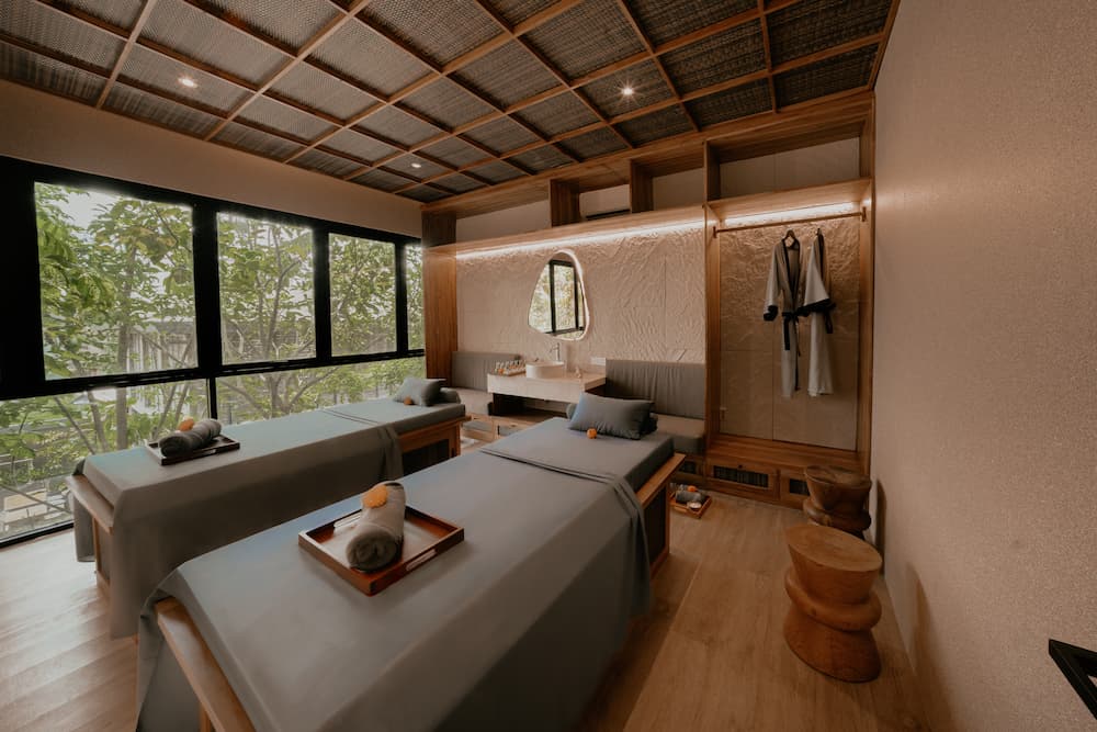 Svaha Spa Mai Main: Contemporary Tropical Style